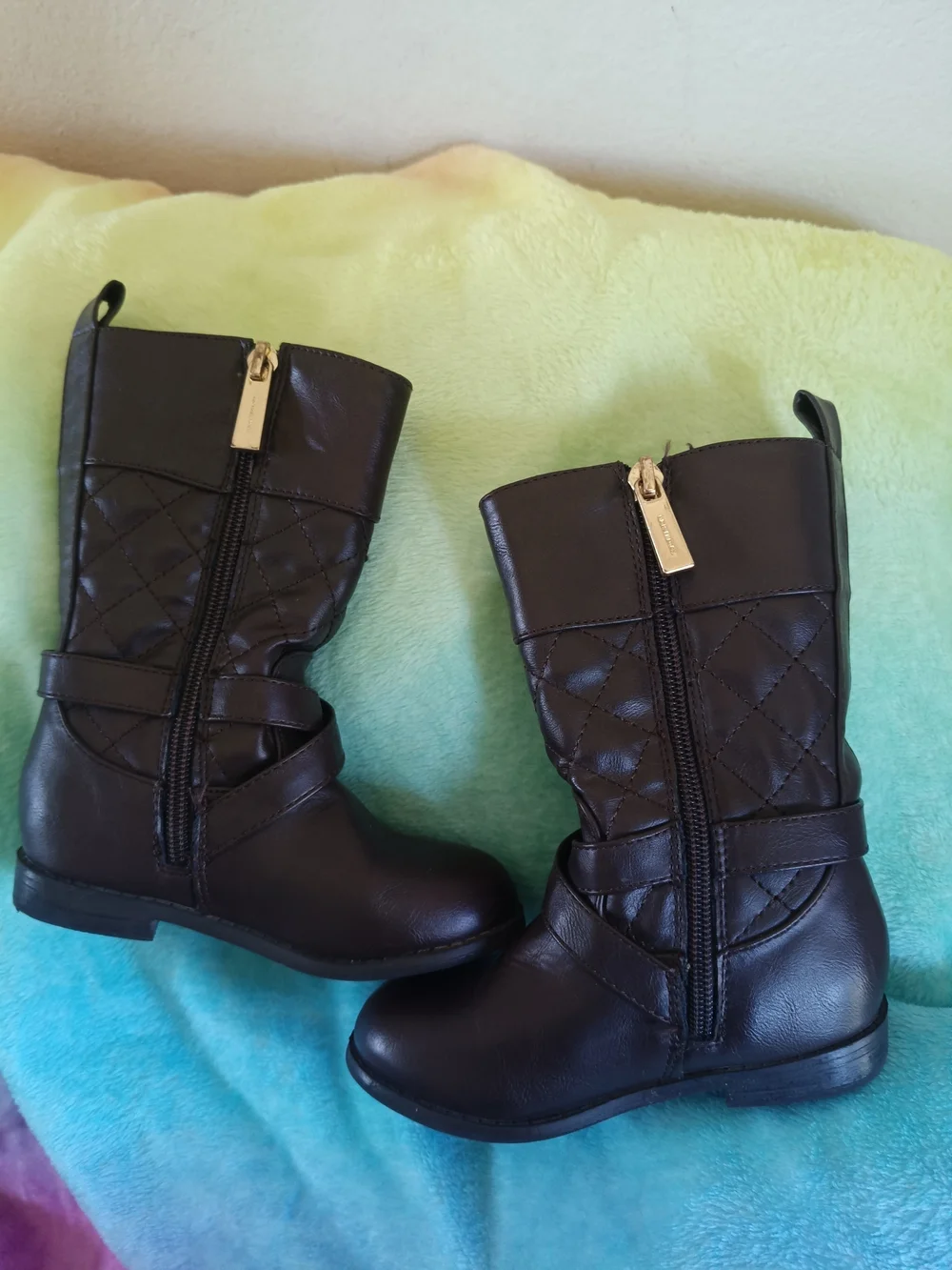 Michael Kors emblem wear shaft